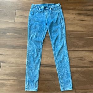 Uniqlo jeggings in size 26-27
